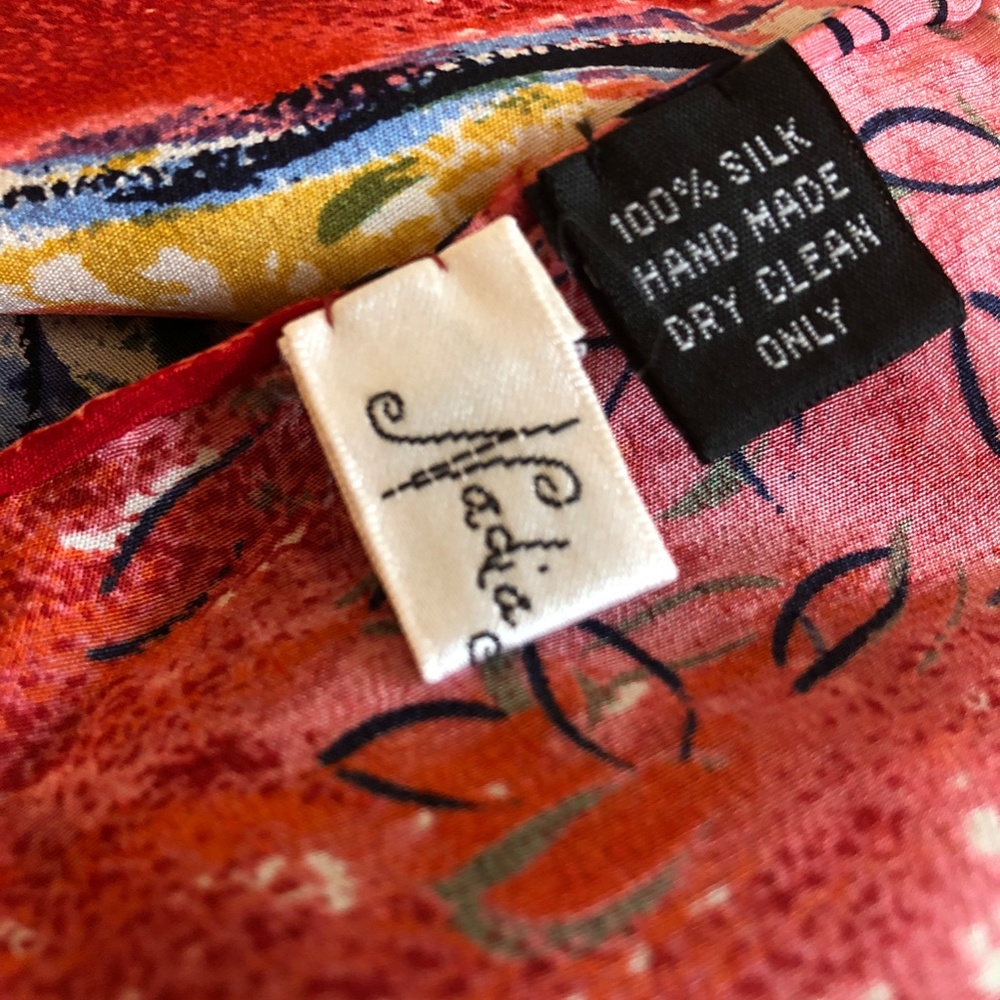 B
Scarf - Picture 3 of 3